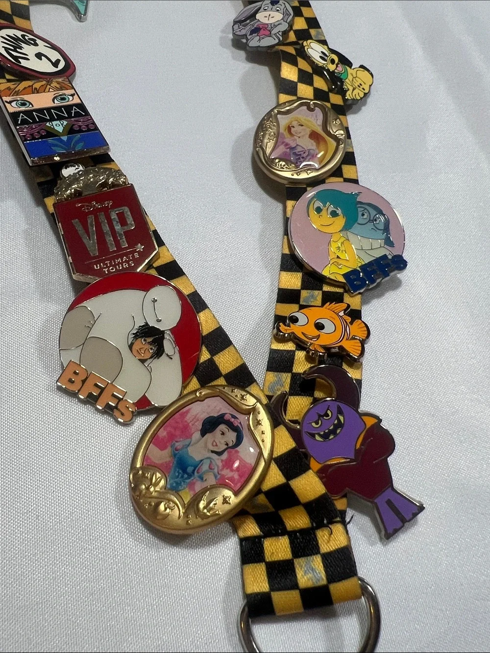 Checkered Universal Studios Harry Potter Lanyard with 16 Character Pins.